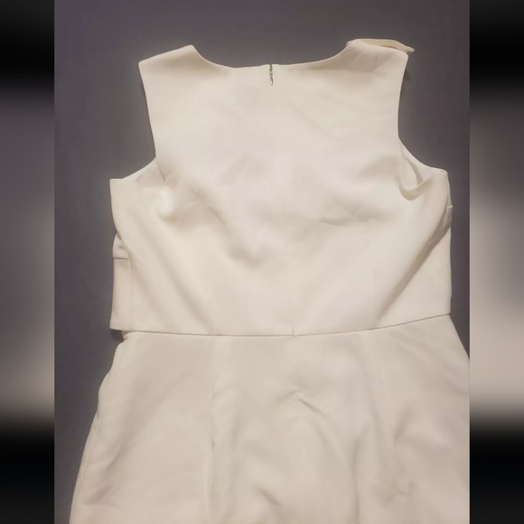 The Limited Size 10 White - Picture 9 of 16